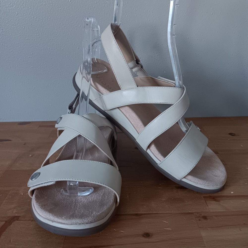 Vionic Cypress Leather Strappy Sandal Parchment Ultimate Arch support Sz 9.5 W